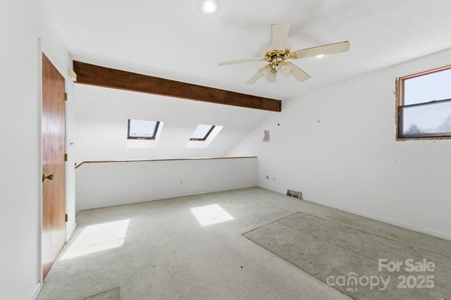 138 Hamburg Mountain Road, Weaverville, NC 28787