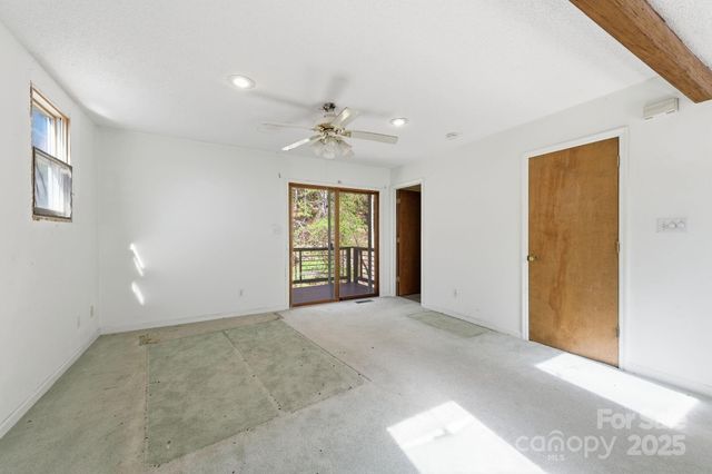 138 Hamburg Mountain Road, Weaverville, NC 28787