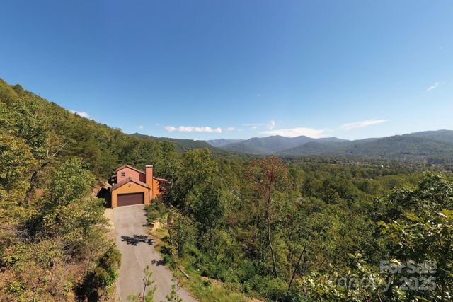 138 Hamburg Mountain Road, Weaverville, NC 28787