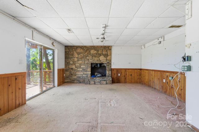 138 Hamburg Mountain Road, Weaverville, NC 28787