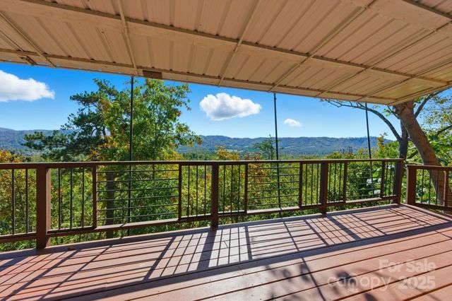 138 Hamburg Mountain Road, Weaverville, NC 28787