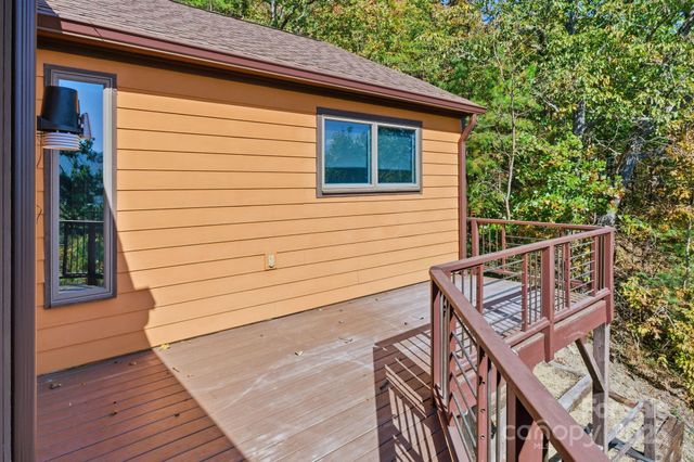 138 Hamburg Mountain Road, Weaverville, NC 28787
