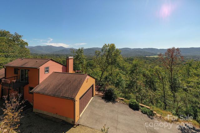 138 Hamburg Mountain Road, Weaverville, NC 28787