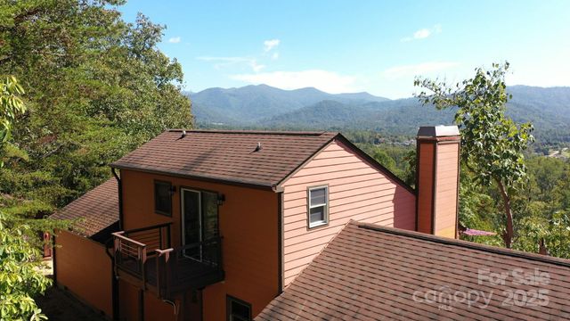 138 Hamburg Mountain Road, Weaverville, NC 28787