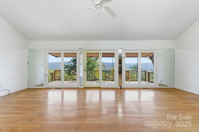 138 Hamburg Mountain Road, Weaverville, NC 28787