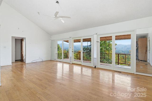 138 Hamburg Mountain Road, Weaverville, NC 28787
