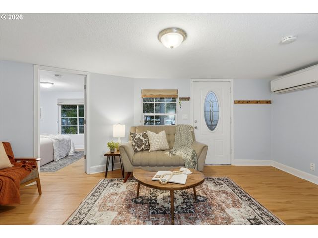 8730 Ne WYGANT St, Portland, OR 97220