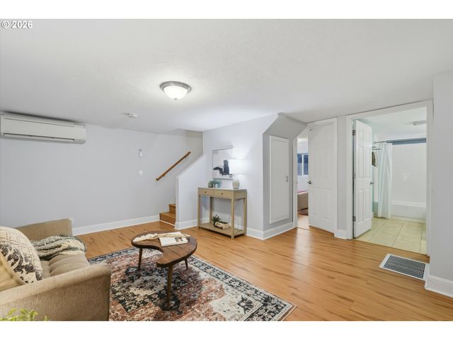 8730 Ne WYGANT St, Portland, OR 97220