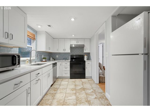 8730 Ne WYGANT St, Portland, OR 97220