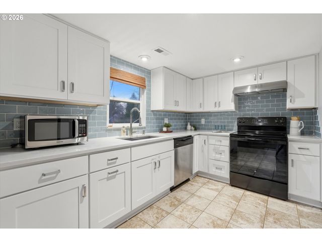 8730 Ne WYGANT St, Portland, OR 97220