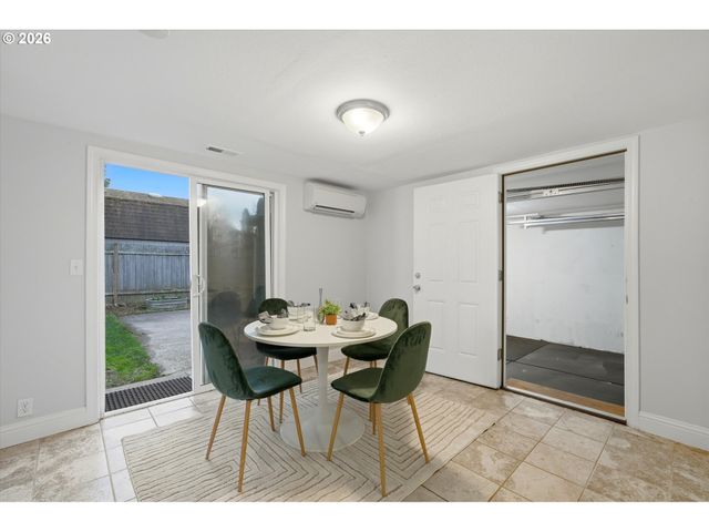 8730 Ne WYGANT St, Portland, OR 97220