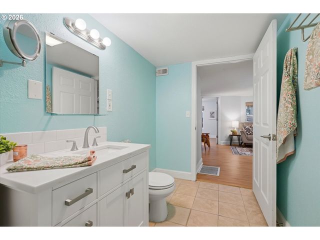 8730 Ne WYGANT St, Portland, OR 97220