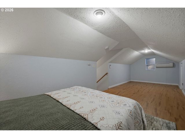 8730 Ne WYGANT St, Portland, OR 97220