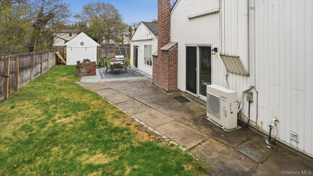 31 13th Street, Holbrook, NY 11741