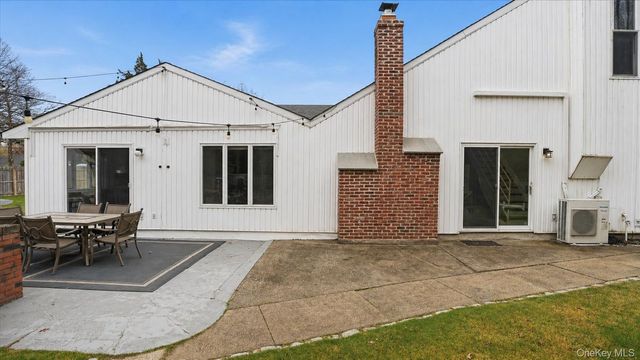 31 13th Street, Holbrook, NY 11741