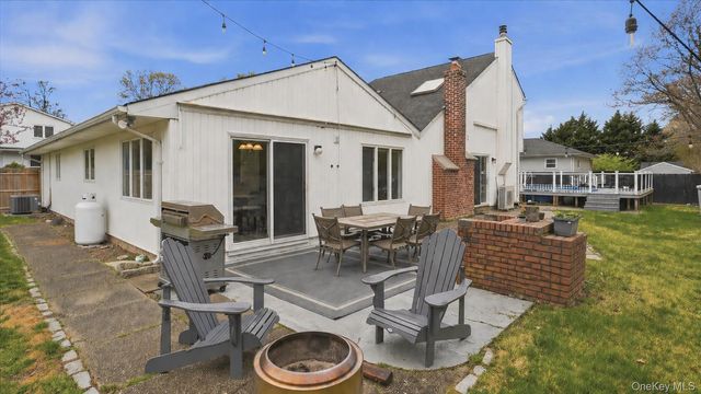 31 13th Street, Holbrook, NY 11741