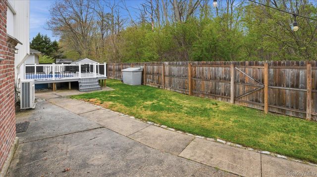 31 13th Street, Holbrook, NY 11741