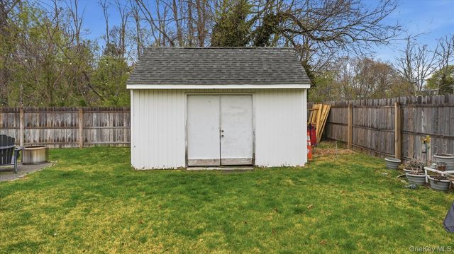 31 13th Street, Holbrook, NY 11741
