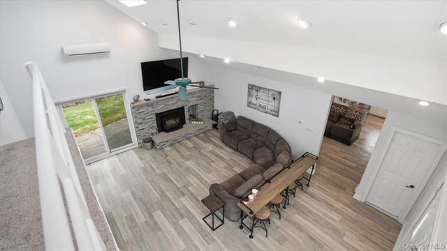 31 13th Street, Holbrook, NY 11741