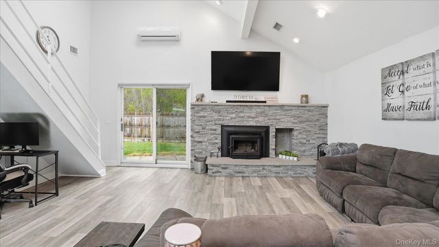 31 13th Street, Holbrook, NY 11741