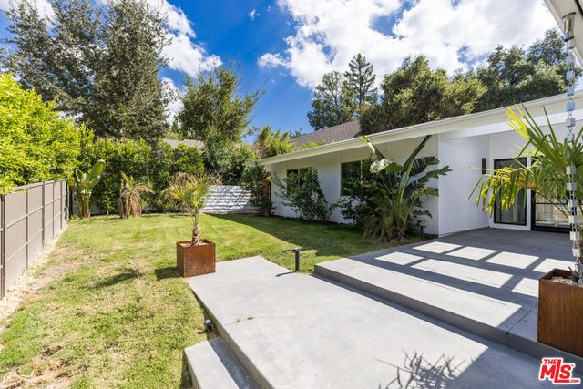 23020 Wrencrest Drive, Calabasas, CA 91302