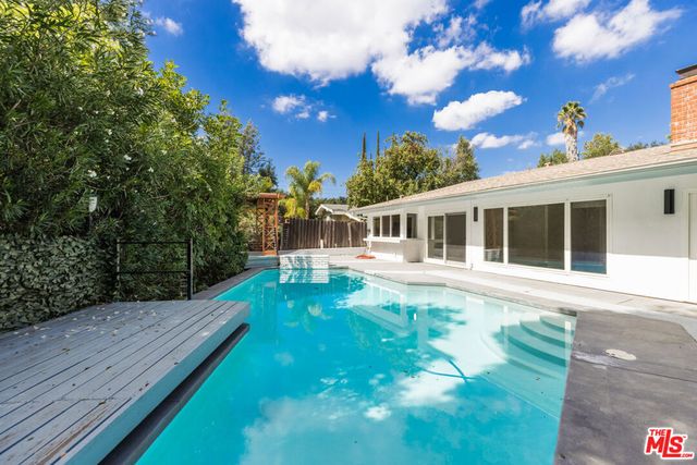 23020 Wrencrest Drive, Calabasas, CA 91302