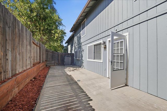 25 Marty Cir, Roseville, CA 95678