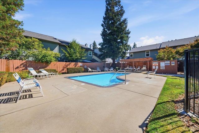 25 Marty Cir, Roseville, CA 95678