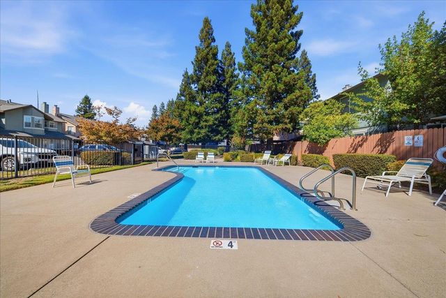 25 Marty Cir, Roseville, CA 95678