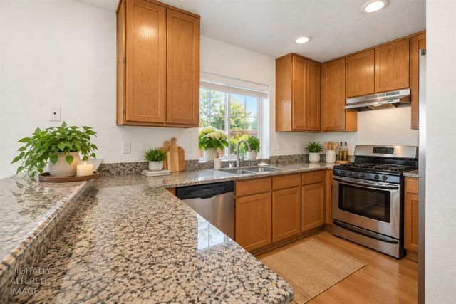 25 Marty Cir, Roseville, CA 95678