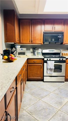 8717 Autumn Wreath Avenue, Las Vegas, NV 89129