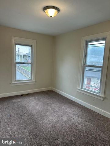 539 S FRONT ST, Steelton, PA 17113