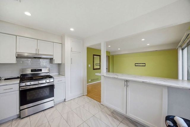 1142 Brighton Place, Glen Ellyn, IL 60137