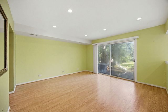 1142 Brighton Place, Glen Ellyn, IL 60137