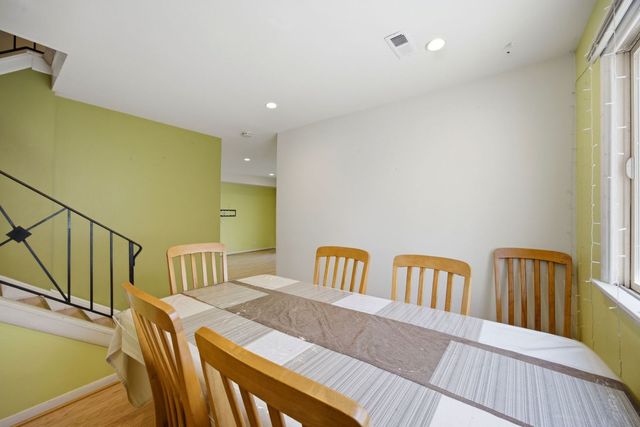 1142 Brighton Place, Glen Ellyn, IL 60137