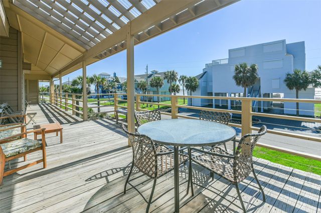 18418 E De Vaca Lane, Galveston, TX 77554