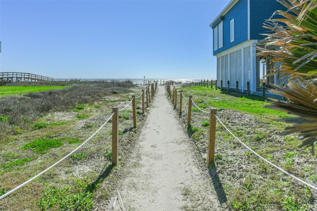 18418 E De Vaca Lane, Galveston, TX 77554