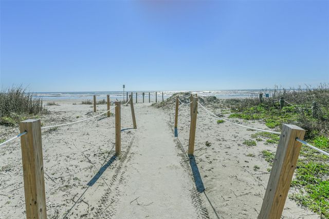 18418 E De Vaca Lane, Galveston, TX 77554