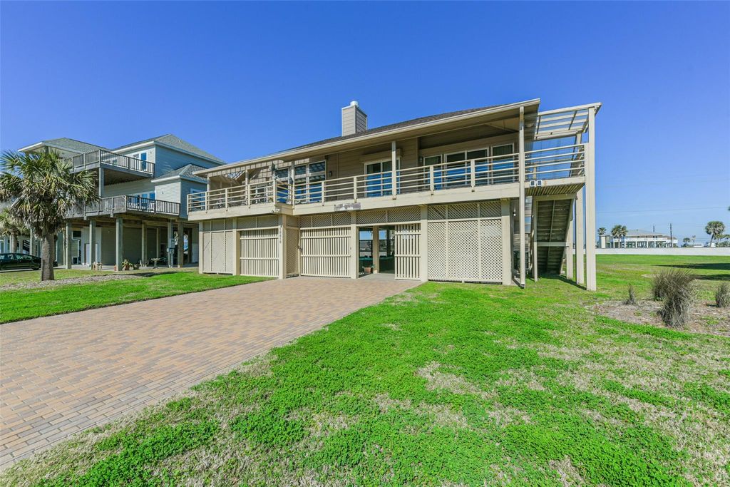 18418 E De Vaca Lane, Galveston, TX 77554