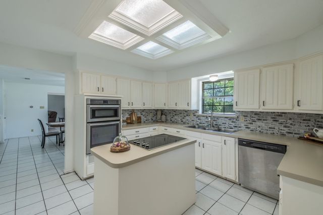 241 Highridge Drive, New Hope, TX 75071