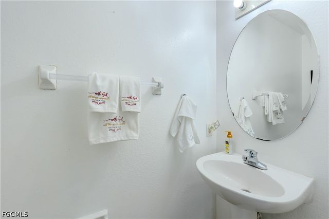 16 NW 18th AVE, Cape Coral, FL 33993