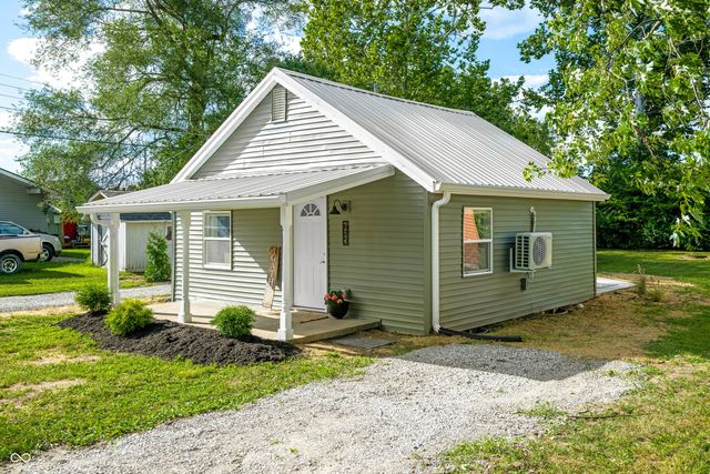 625 Parkway Drive, Columbus, IN 47201