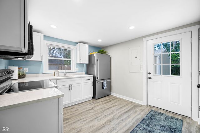 625 Parkway Drive, Columbus, IN 47201