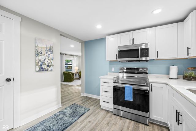 625 Parkway Drive, Columbus, IN 47201