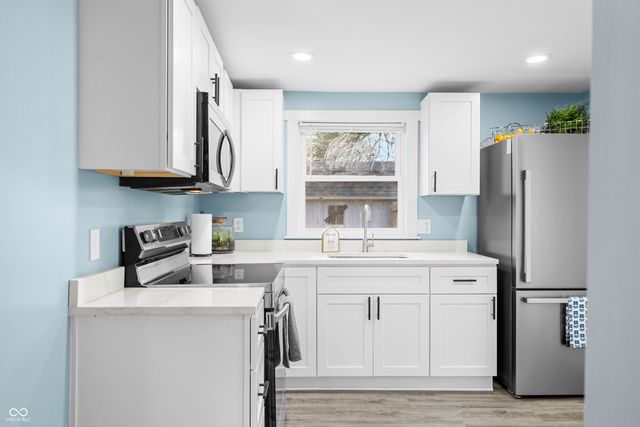 625 Parkway Drive, Columbus, IN 47201