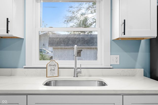 625 Parkway Drive, Columbus, IN 47201