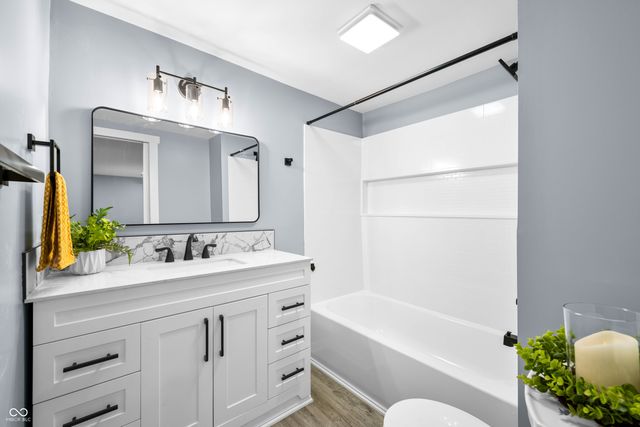 625 Parkway Drive, Columbus, IN 47201