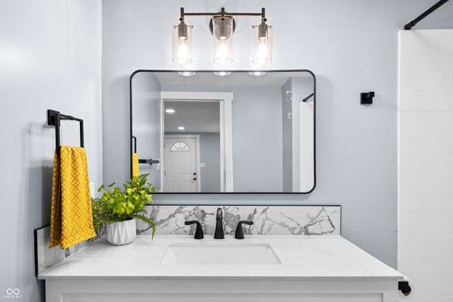 625 Parkway Drive, Columbus, IN 47201