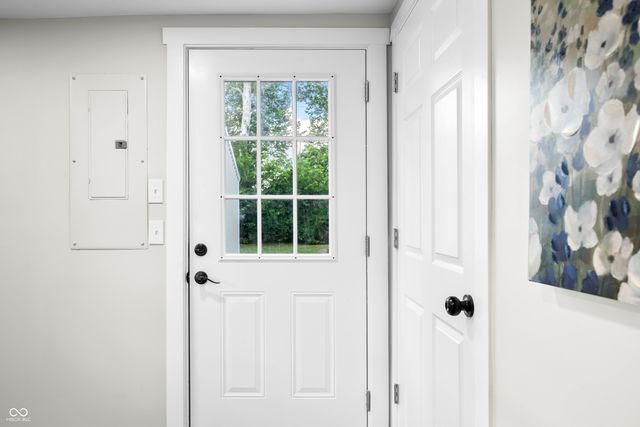 625 Parkway Drive, Columbus, IN 47201