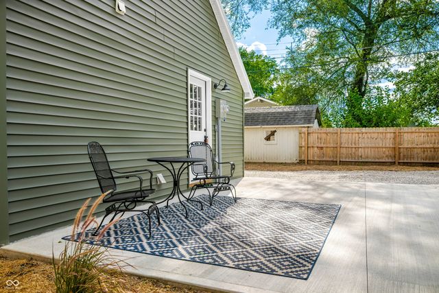 625 Parkway Drive, Columbus, IN 47201